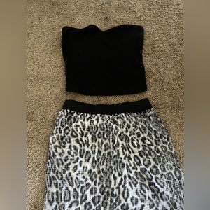 High wasted leopard print skirt & black crop top sleeveless top